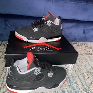 Jordan 4 bred 2019 ( size 8) ( off pair)
